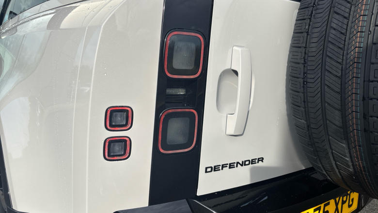 Land Rover Defender 3.0 D350 X-Dynamic HSE 90 3dr Auto Diesel Estate